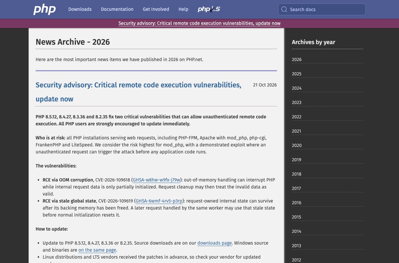 Capture d’écran de la page des annonces de php.net, avec l’avis de sécurité du 21 octobre 2026, la liste des versions corrigées et les deux références CVE